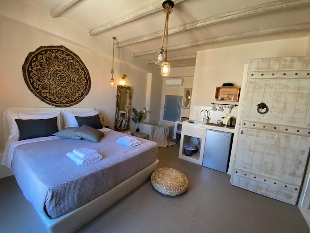 Ampelos Suites 9/30