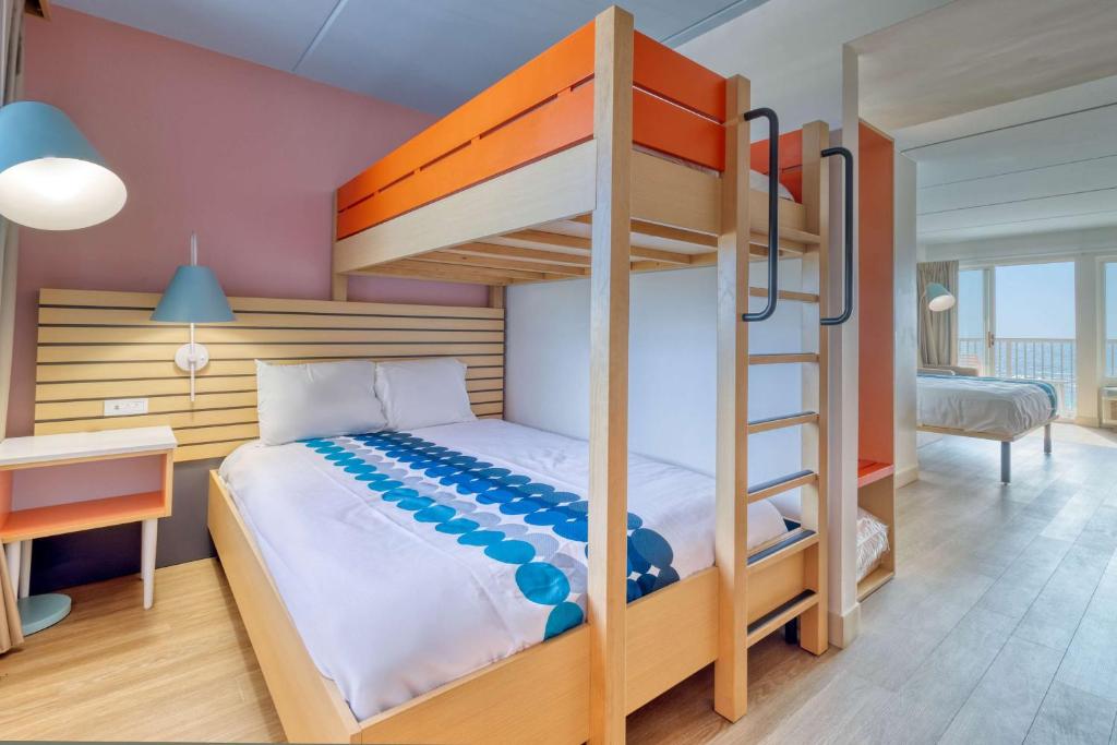 Room, King and Queen Bed, Bunk Bed, Ocean Front