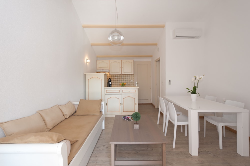 Residence Marina Di Santa Giulia 70/83