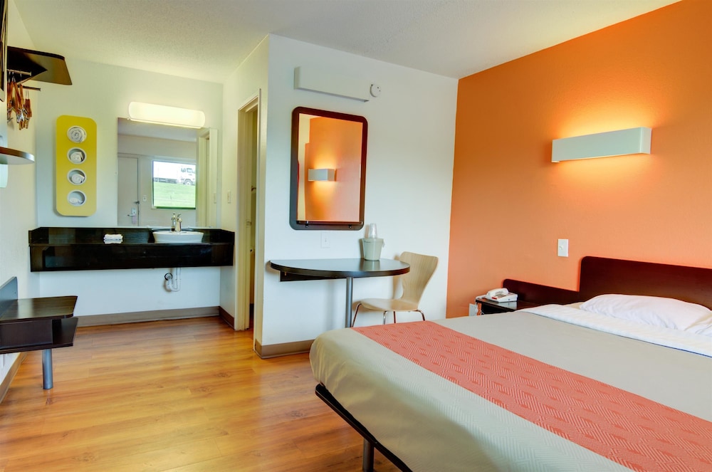 Days Inn by Wyndham Kansas City Northeast 36/65