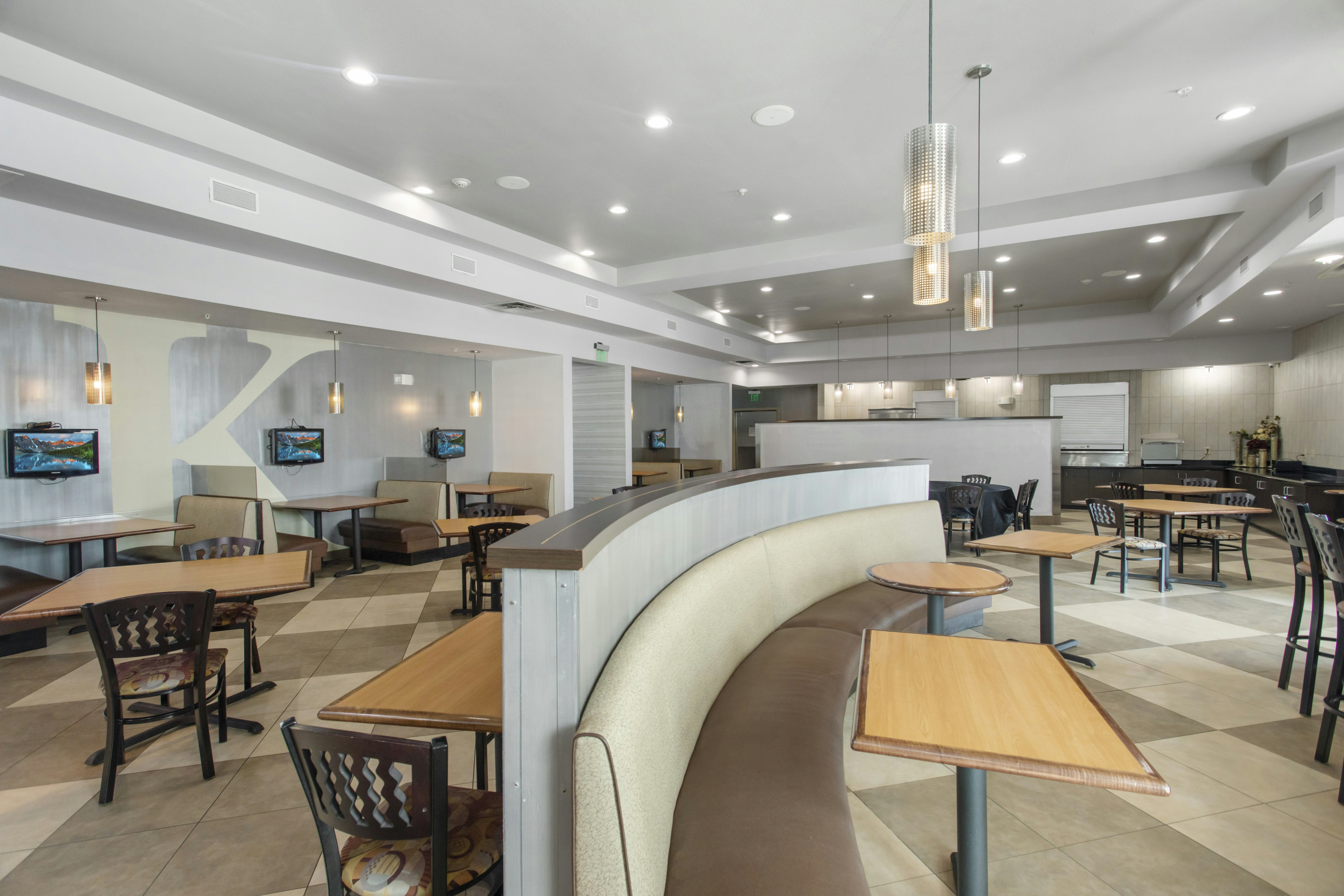 Holiday Inn Hotel And Suites Waco Northwest 41/59