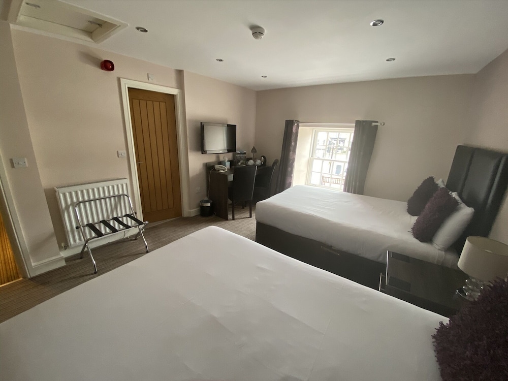 The Three Horseshoes Hotel 32/50