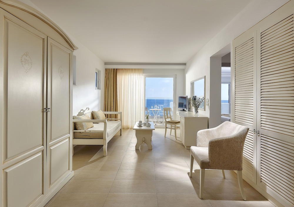 Alexander Beach Hotel & Village Resort 18/49