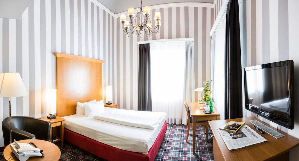 Grunau Hotel 10/33