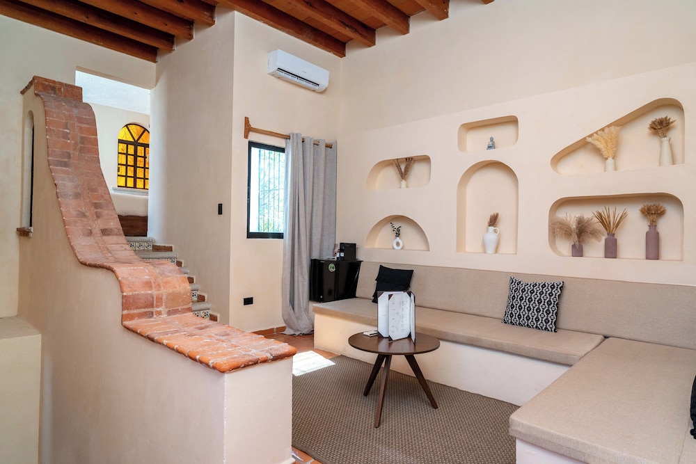 Enigmatic Boutique Hotel 29/44