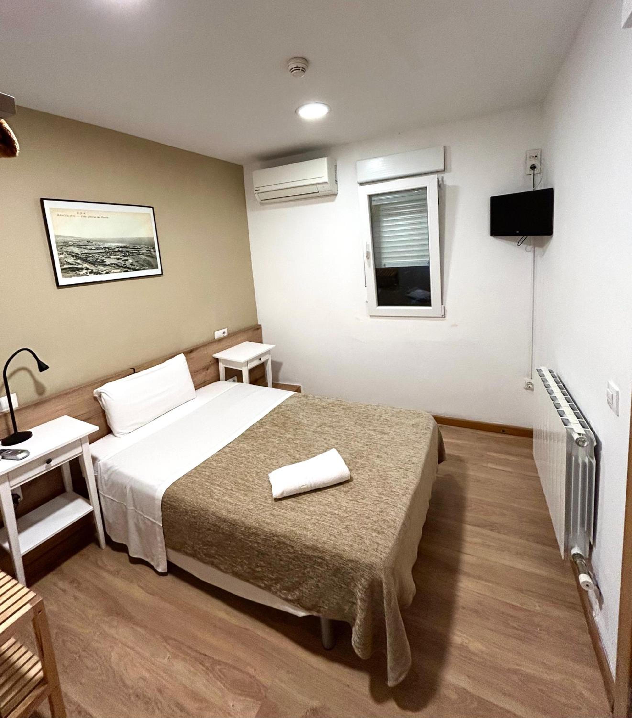 Room, Single, Single Bed