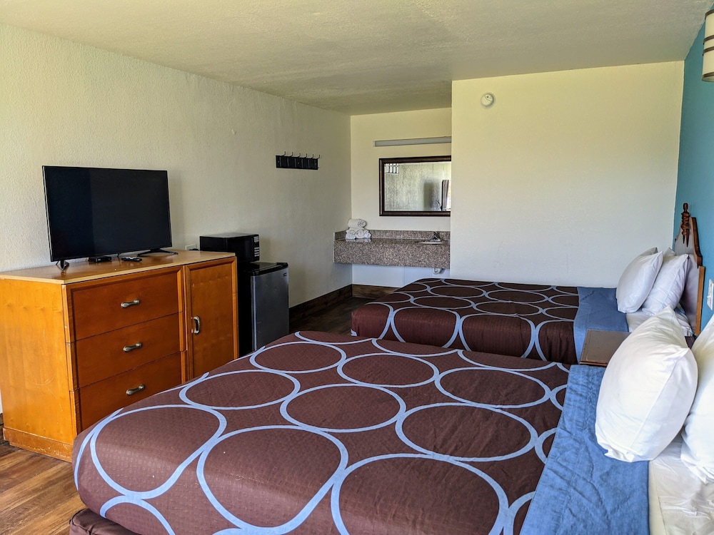 Garden Inn & Suites 13/28
