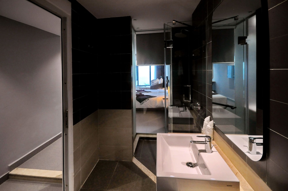 Deluxe, Queen Bed, Courtyard View, Anrizon Hotel Nha Trang 4/4