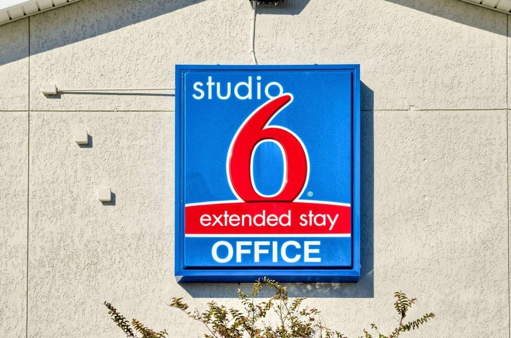 Studio 6 Extended Stay - Ocean Springs, MS 37/53