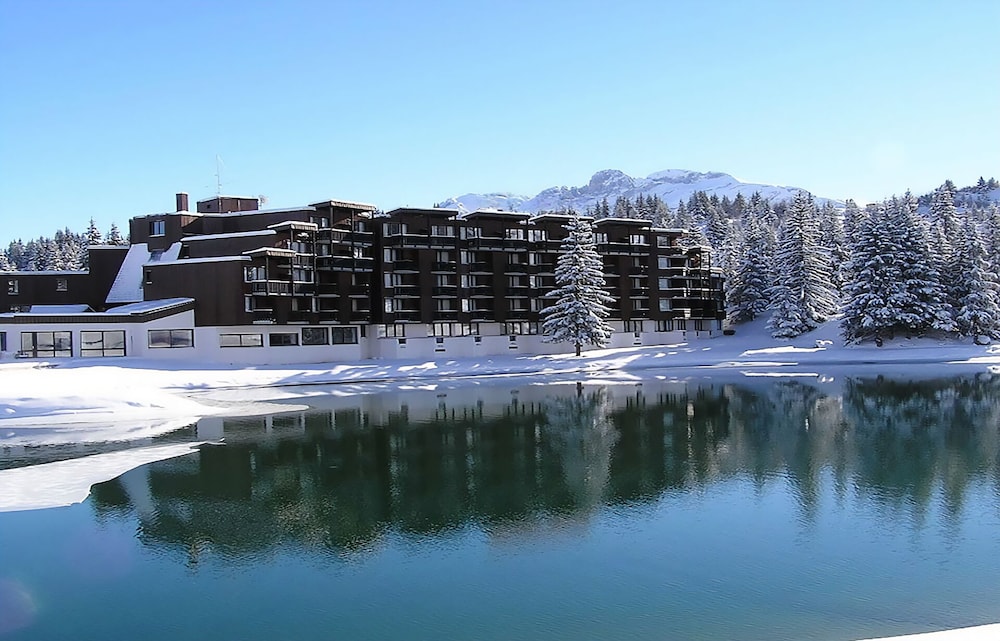 Lake Hotel Courchevel 1850 44/50
