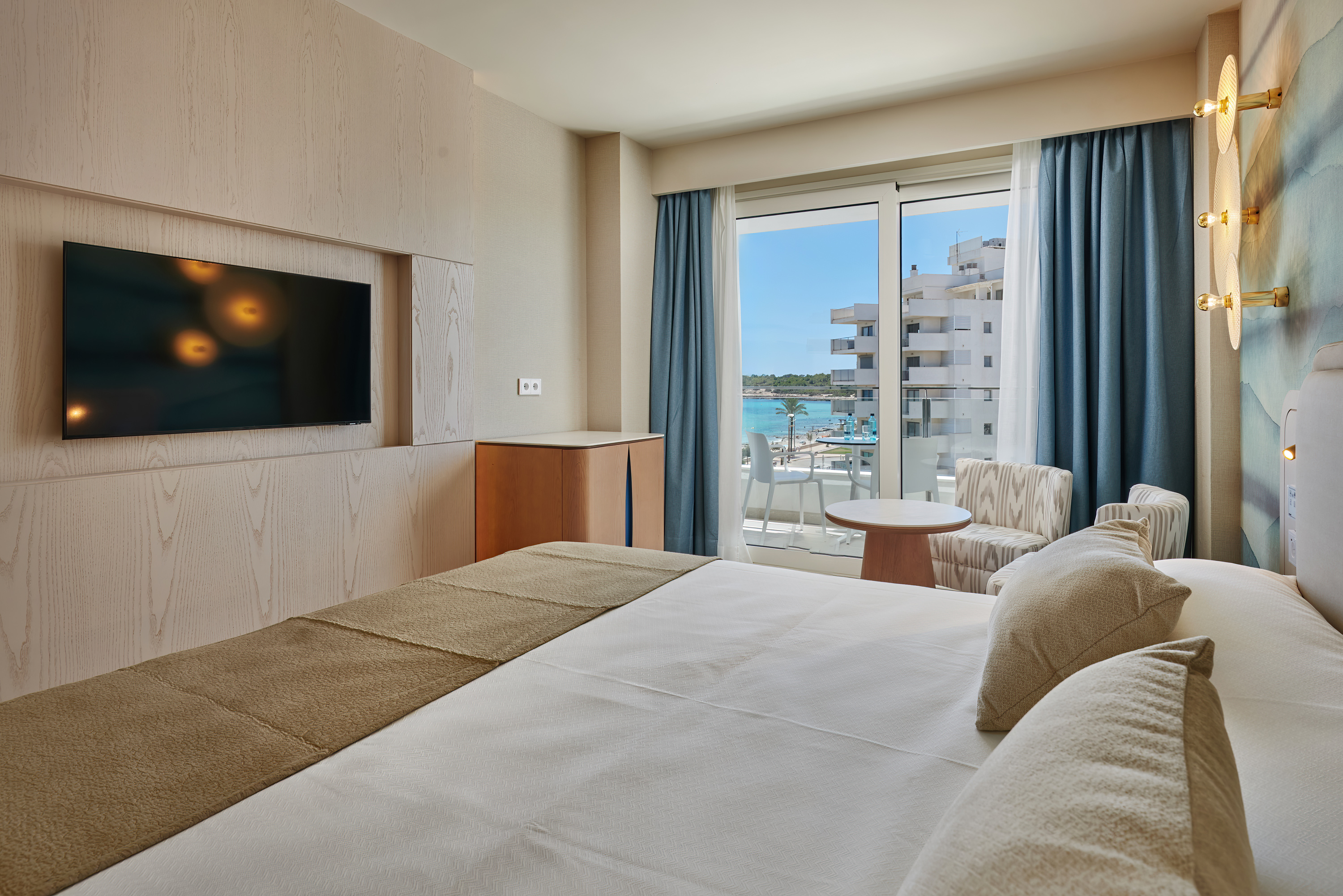 Room, Double Bed, Lateral Side Sea View