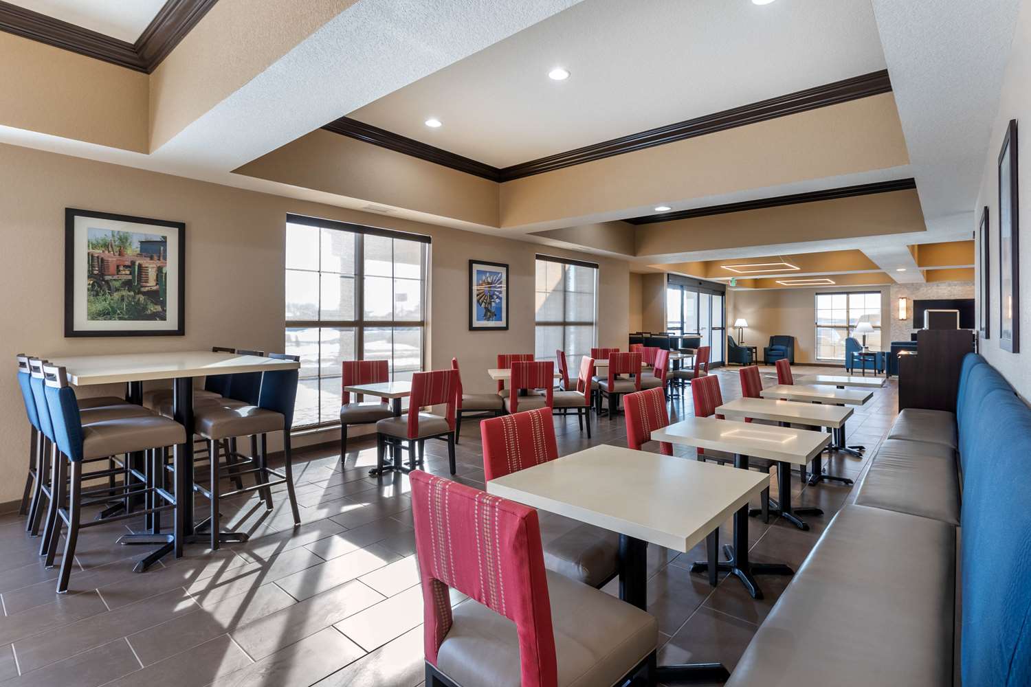 Comfort Inn & Suites Cedar Rapids Cid Eastern Iowa Airport 37/44