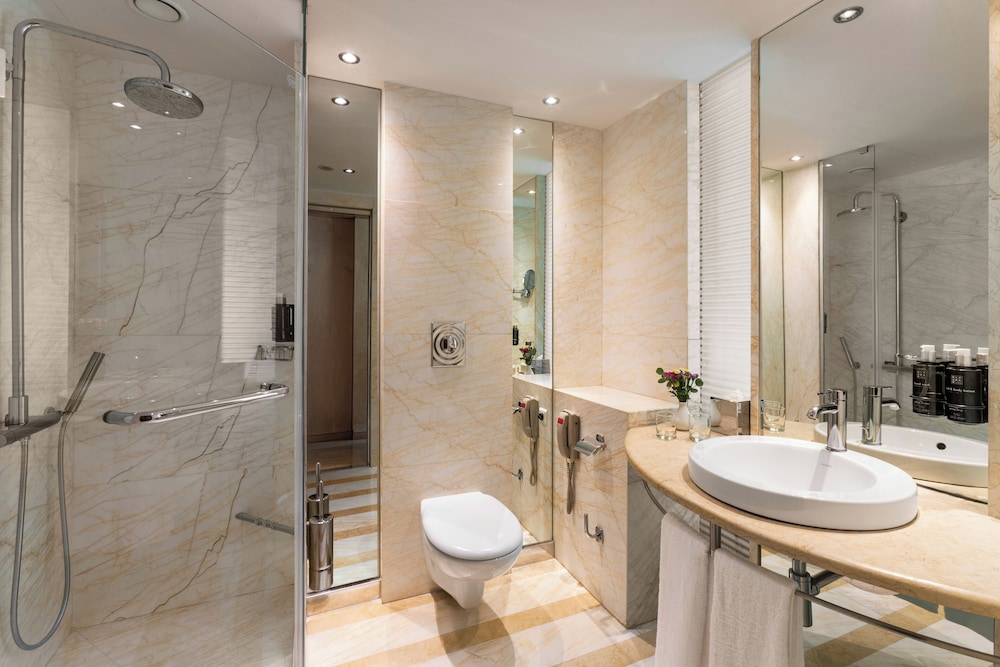 Melia Athens 72/73