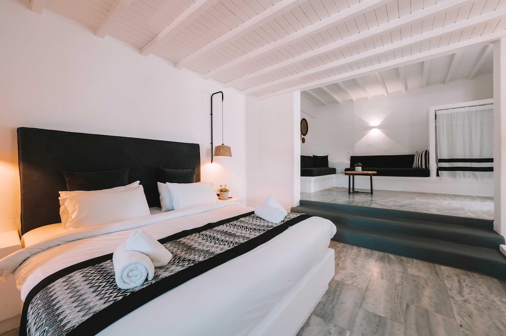 Mr And Mrs White Mykonos 15/72