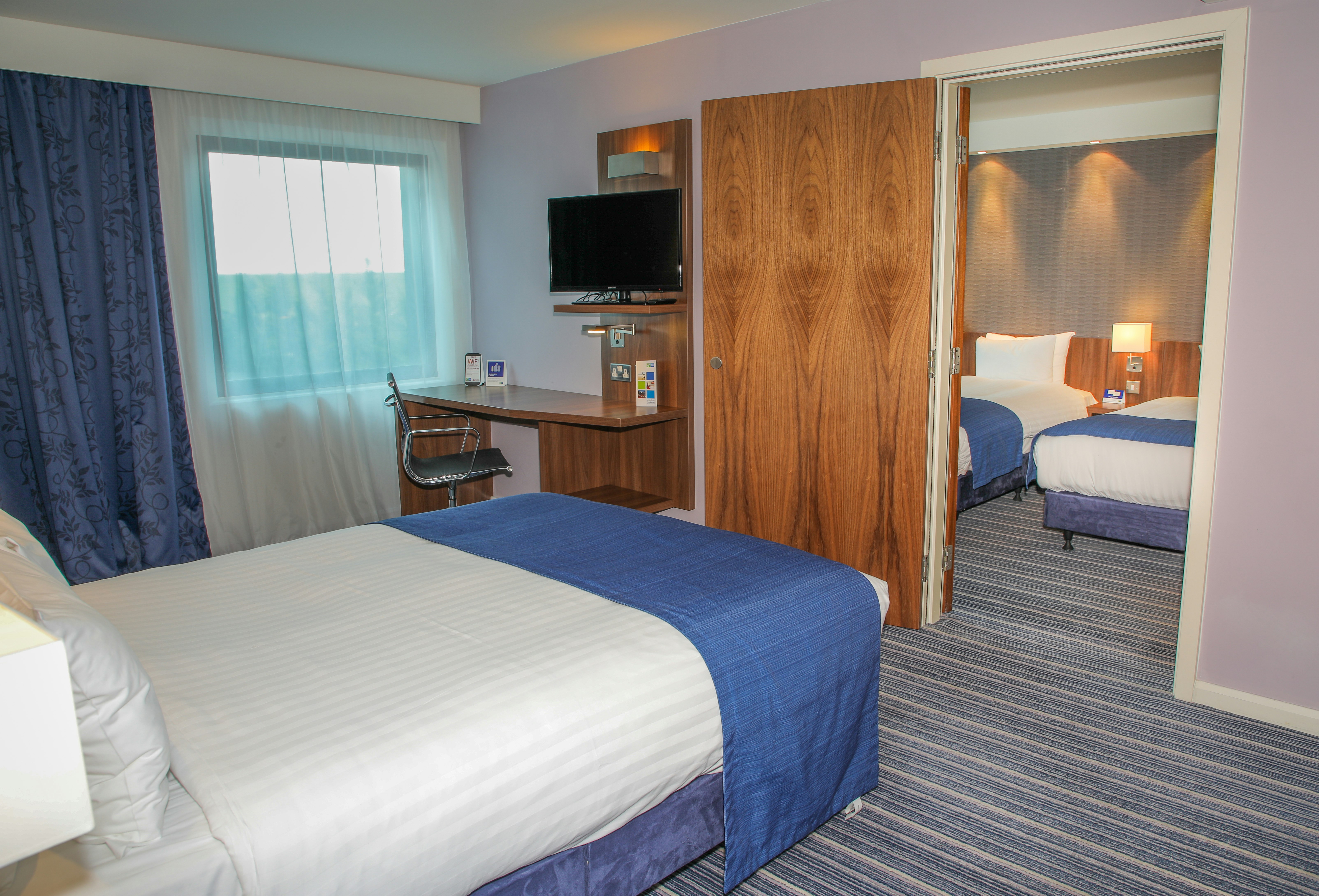Holiday Inn Express London Heathrow T5 33/70