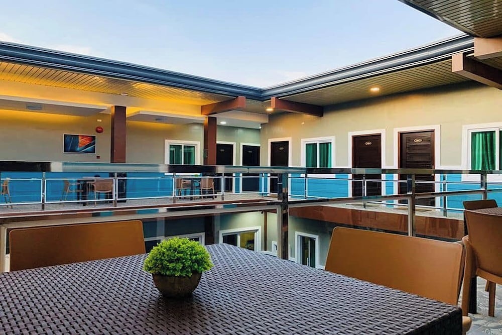 Jo Carter's Hotel & Suites 4/60