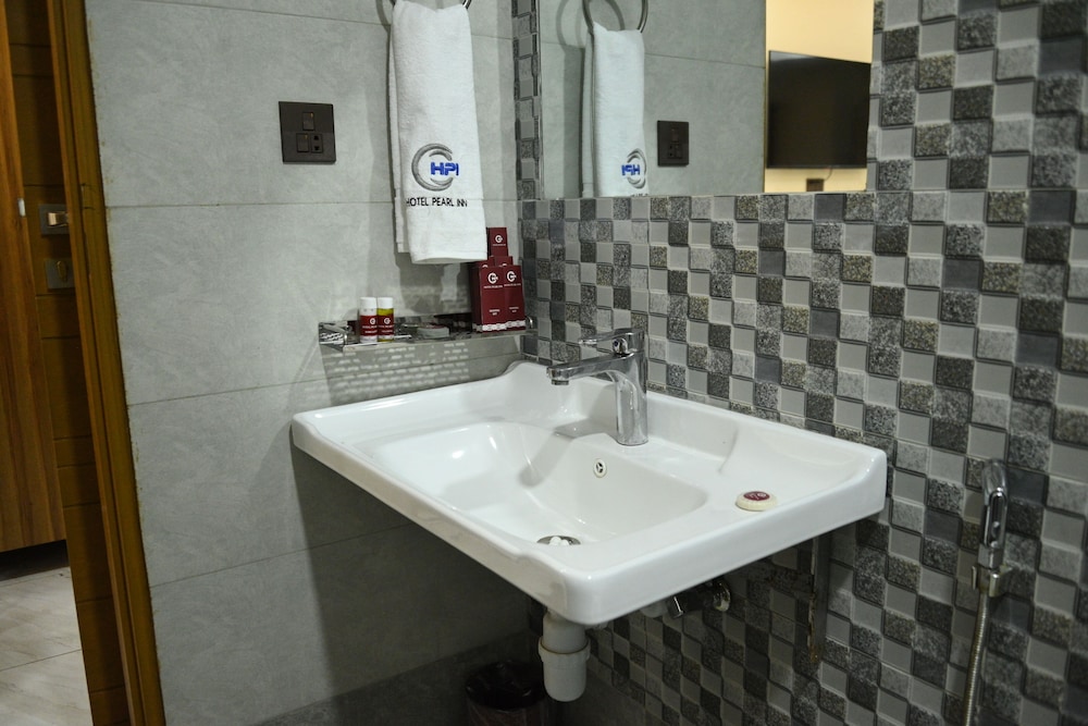 غرفة قياسية بسريرين منفصلين، Hotel Pearl Inn 8/9