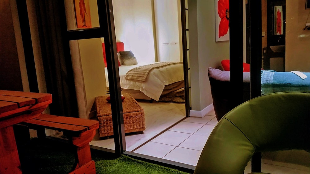 Cape Town Apartment With Balcony 16/28