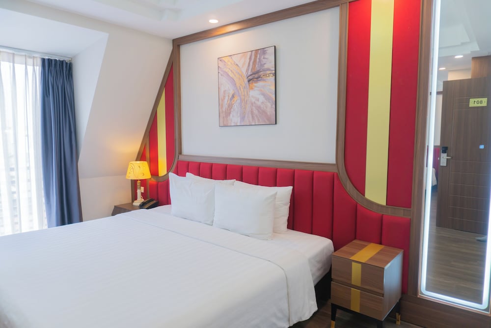 Junior, Quadruple, 2 Queen Beds, City View