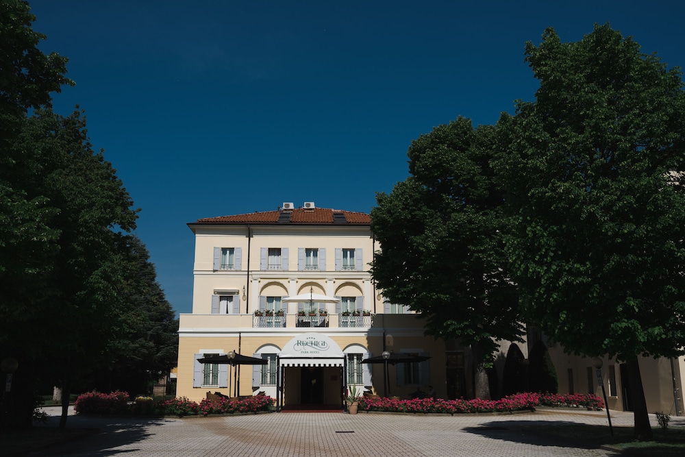 Rechigi Park Hotel 5/80