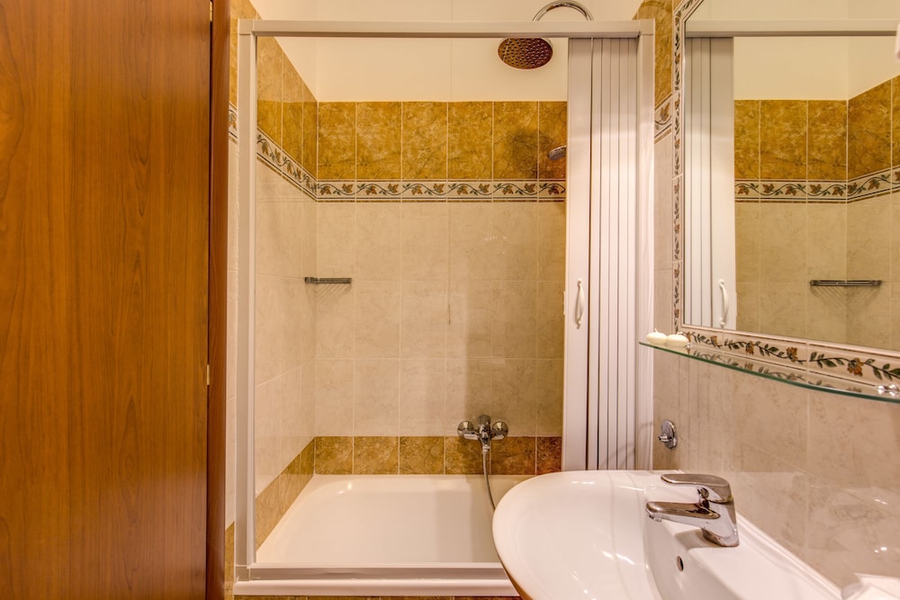 Adas Hotel 20/80