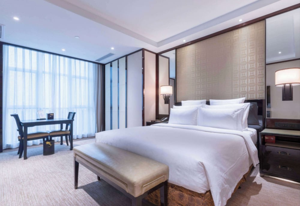 EXECUTIVE, SUITE, KING BED