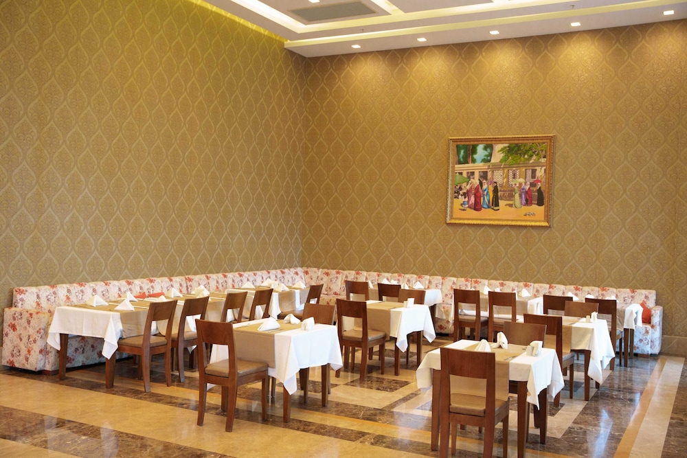Oz Side Premium Hotel 84/95