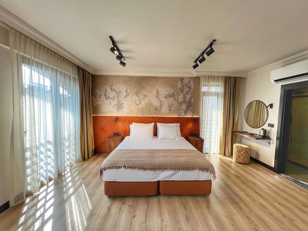 North Point Hotel 3/49