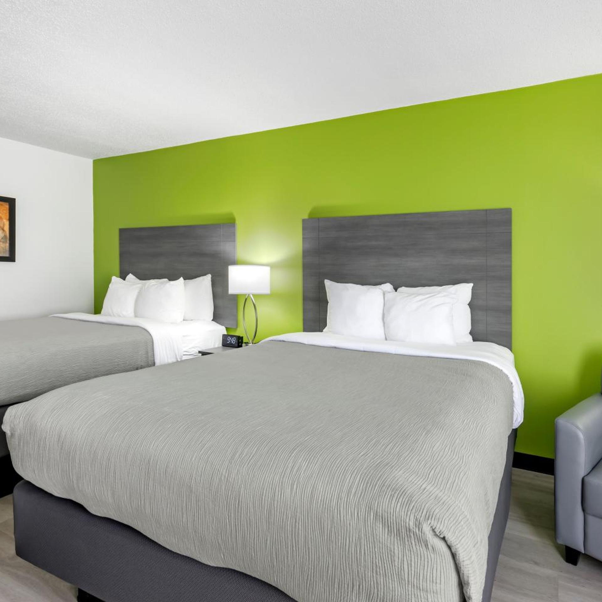 Deluxe, 2 Queen Beds, Quality Inn Clarksville 3/8