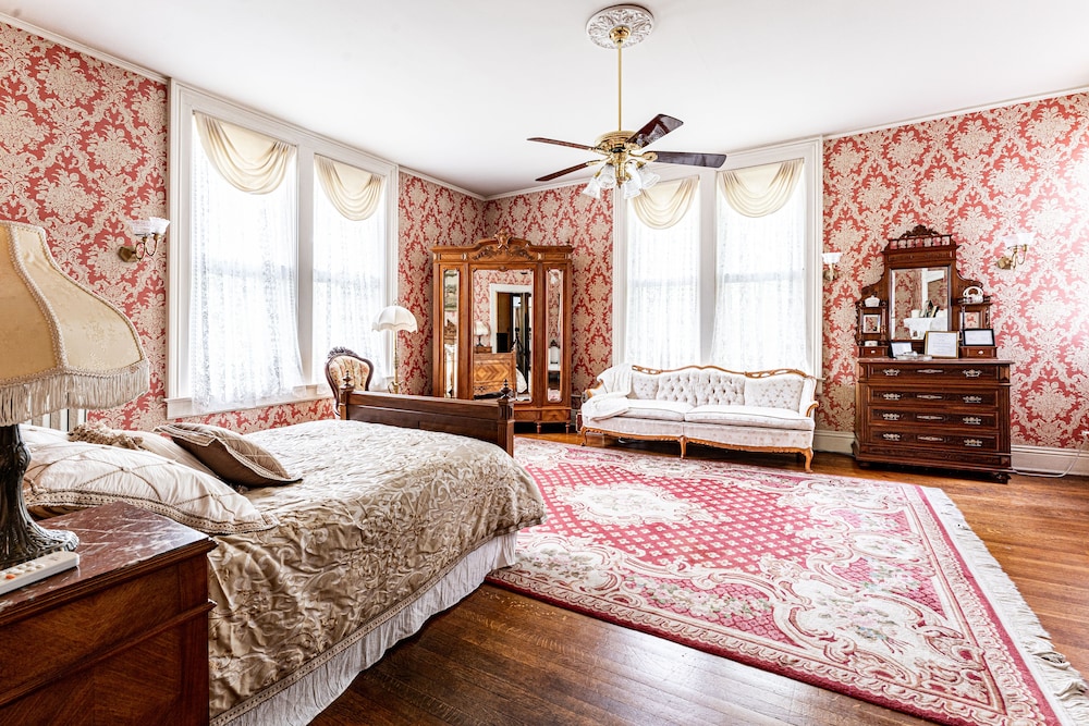 Vrooman Mansion Bloomington 21/72