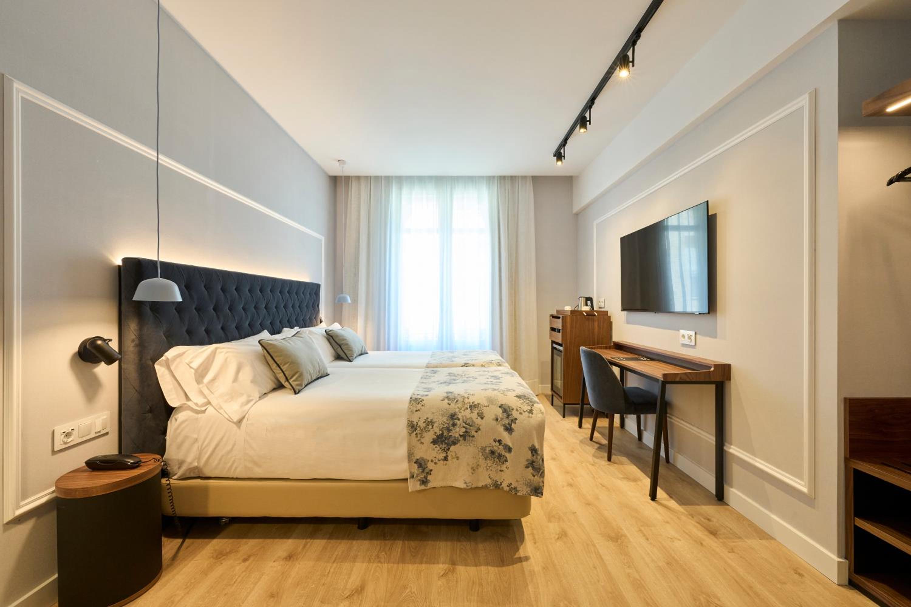 غرفة بريميير ثلاثية