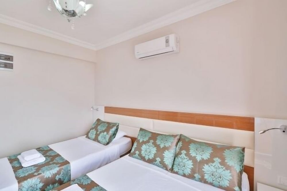 ROOM, TRIPLE