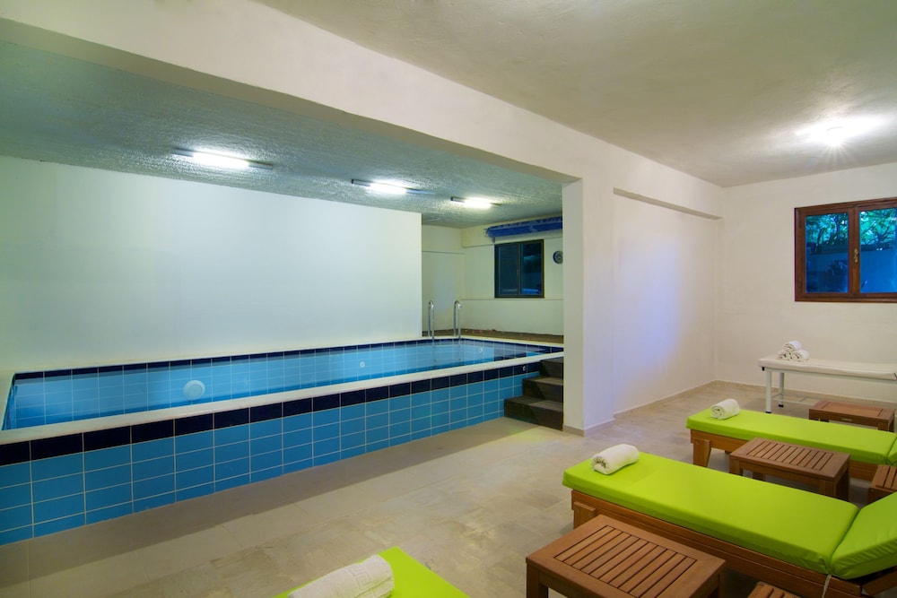 Trefon Hotel Apartments and Family Suites 36/73