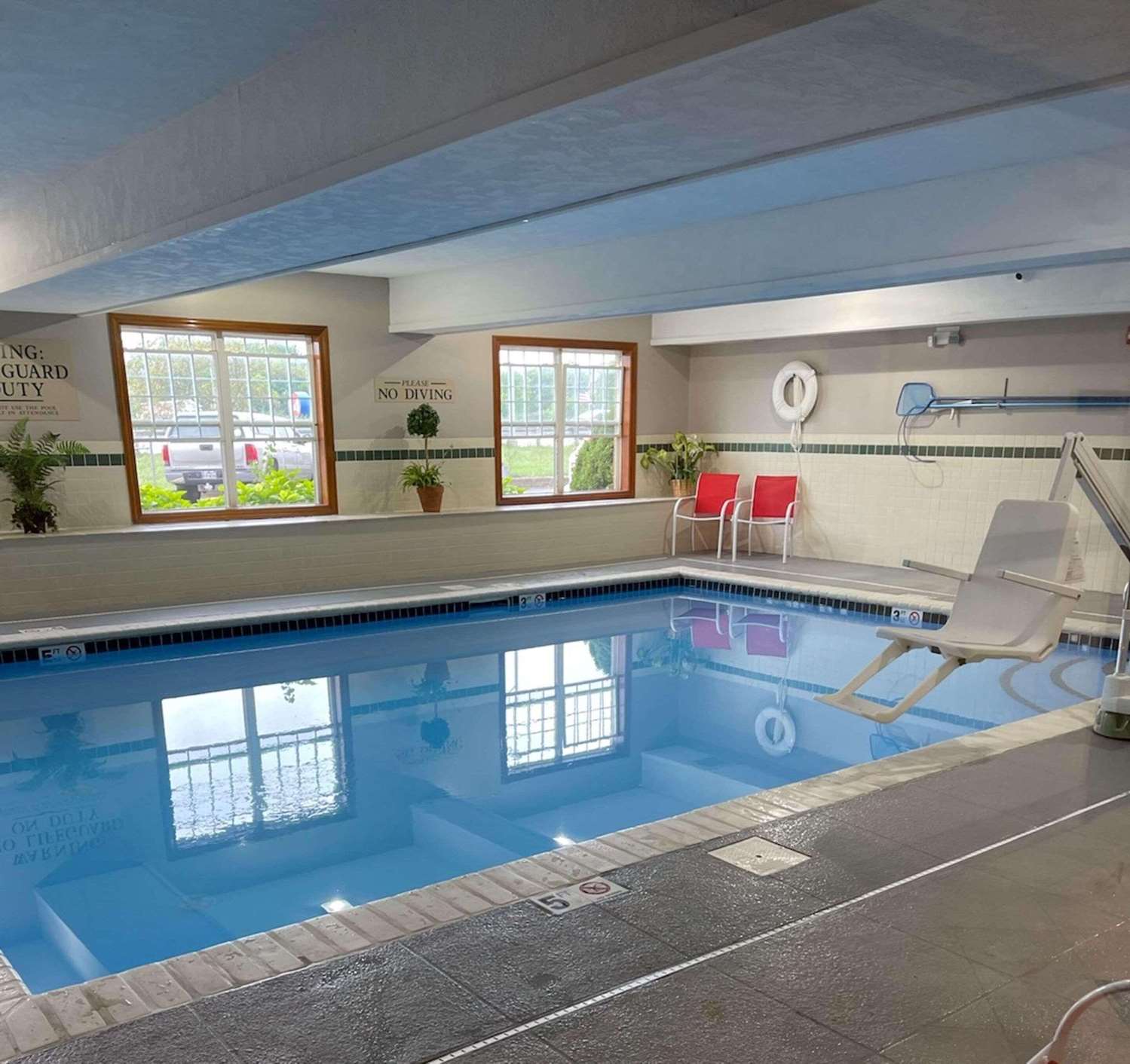Country Inn & Suites by Radisson, Macedonia - Northfield 9/24