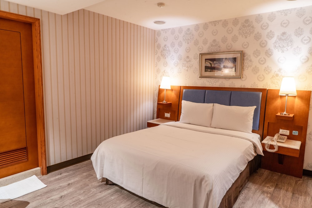 LILY, DELUXE, DOUBLE BED