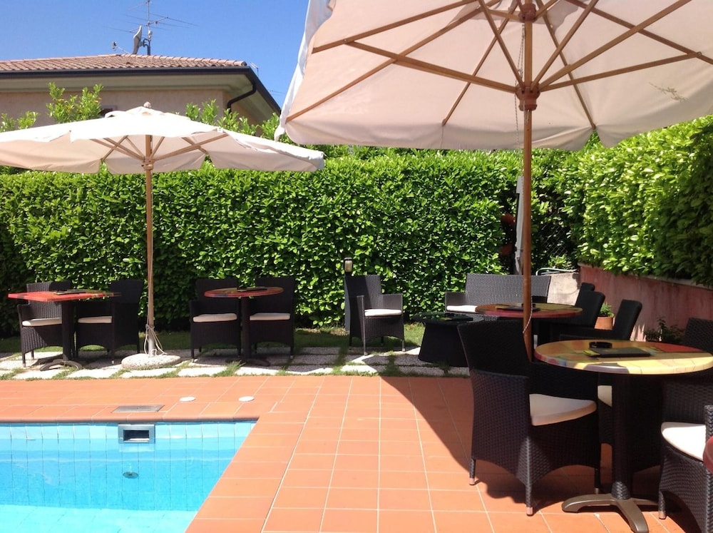 Hotel Villa Cà Nova 38/41
