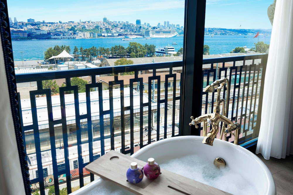 Golden Horn Bosphorus Hotel 60/64
