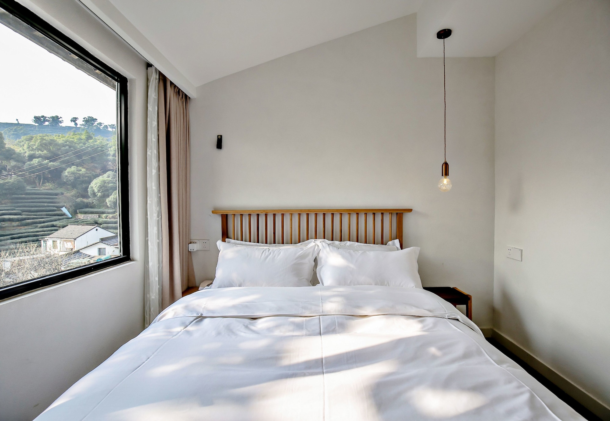 ROOM, DOUBLE BED, MOUNTAIN VIEW, BATHTUB, ANNEX
