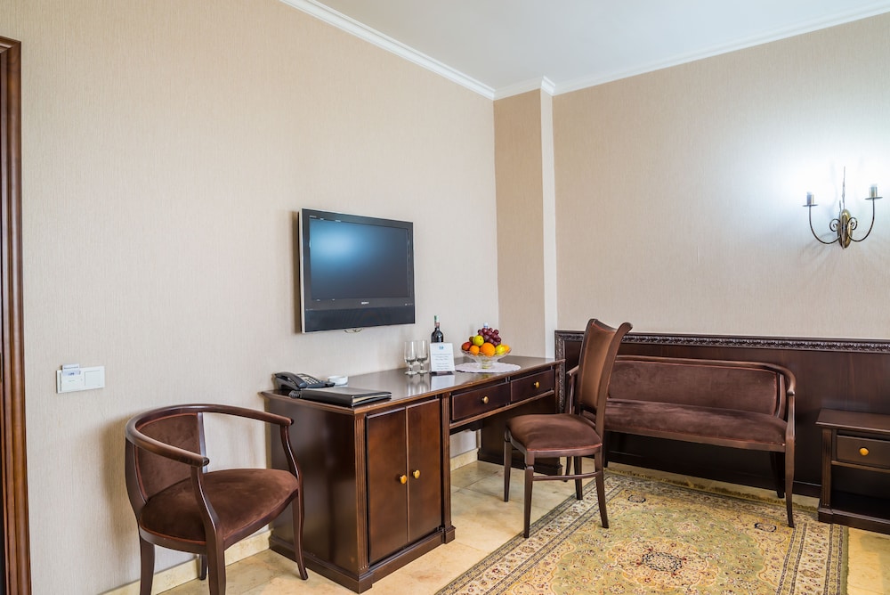 Royal Petrol Hotel 24/29