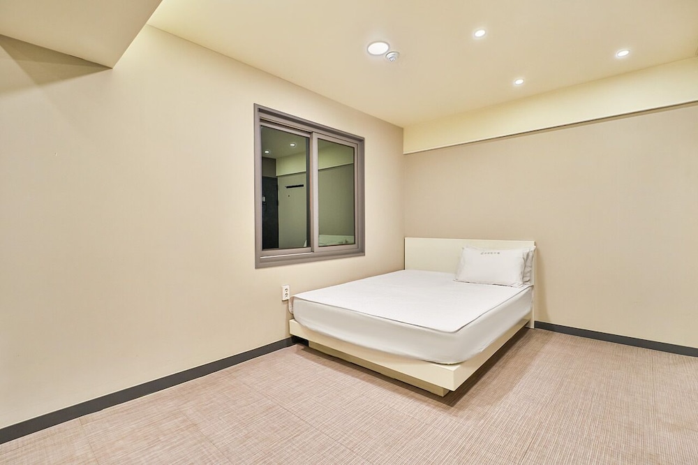 Top Motel 15/50