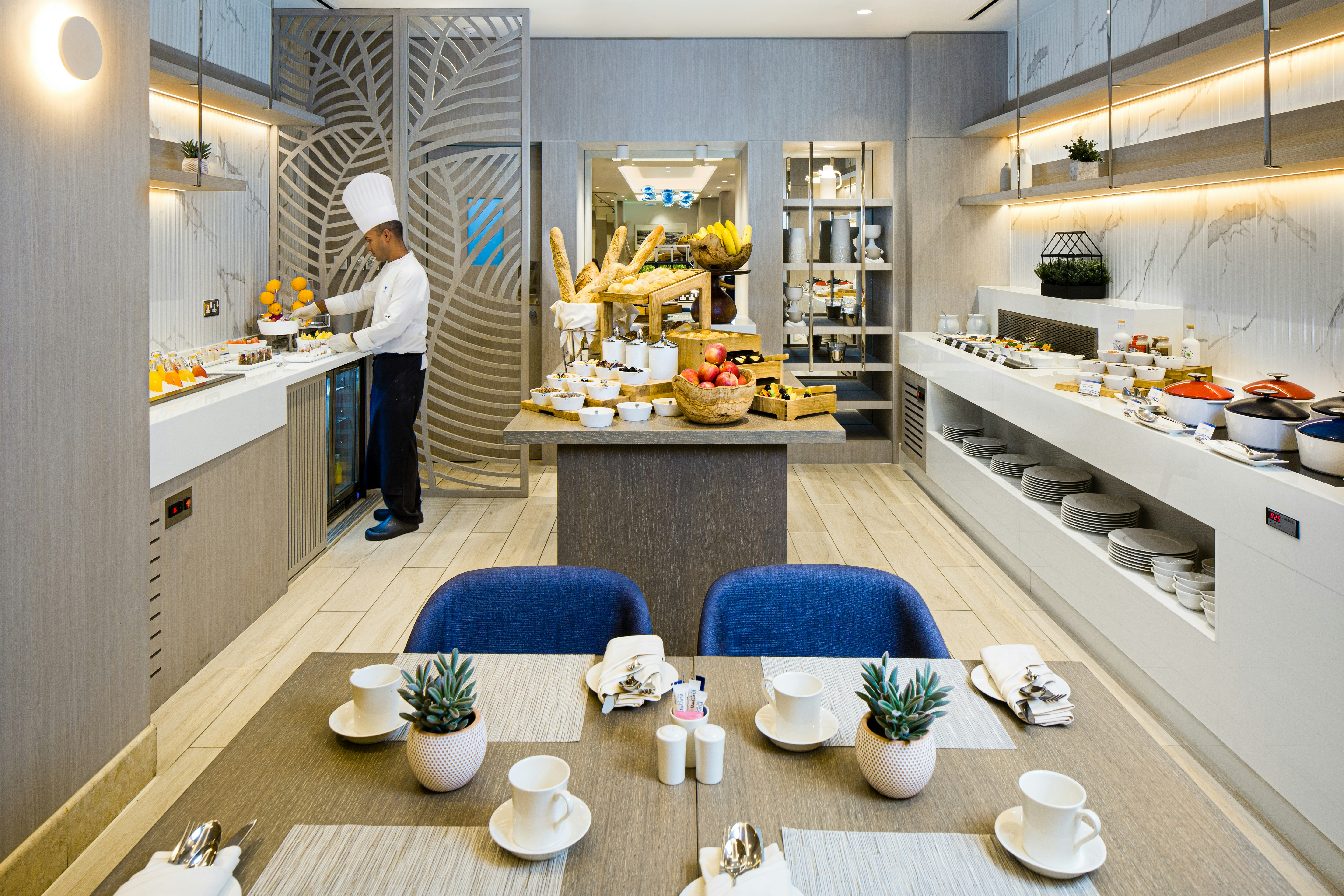 Beach Rotana All Suites 35/45