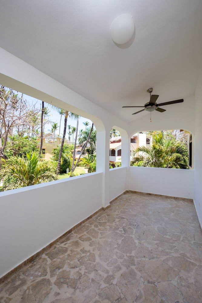 Los Corales Beach Village 60/73