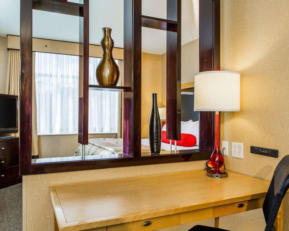 Cambria Hotel Traverse City 18/46