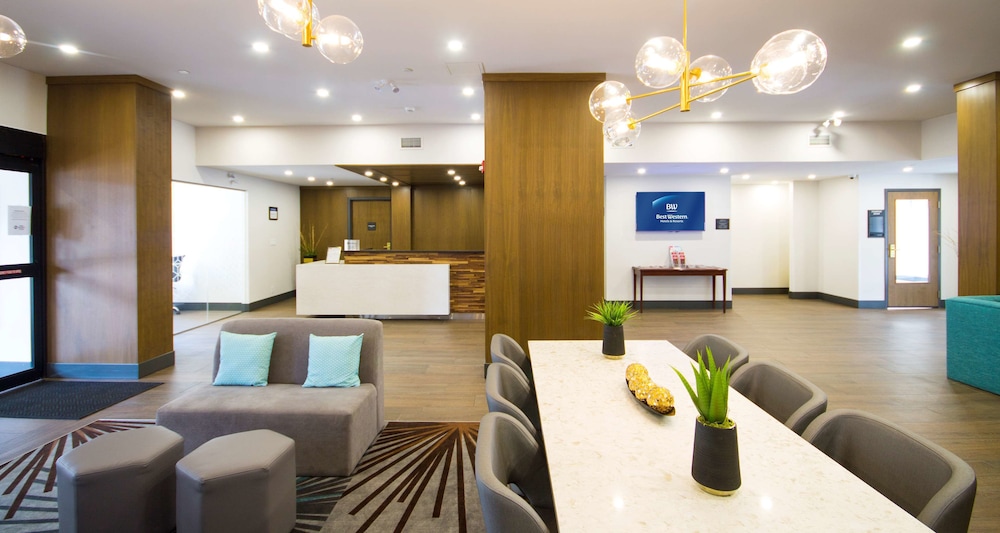 Lobby at Best Western Plus Suites Downtown, CALGARY