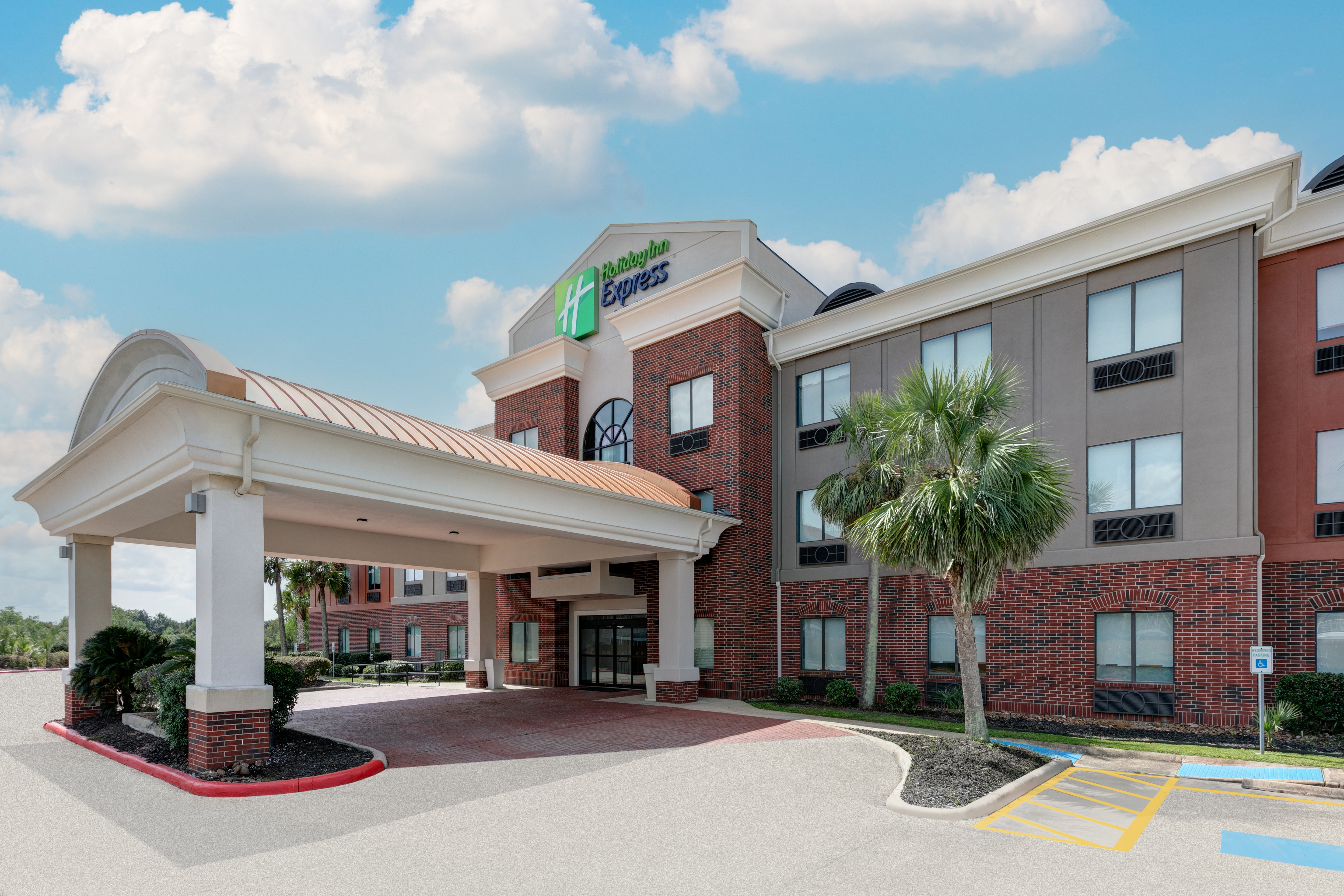 Holiday Inn Express Hotel & Suites Winnie 4/63