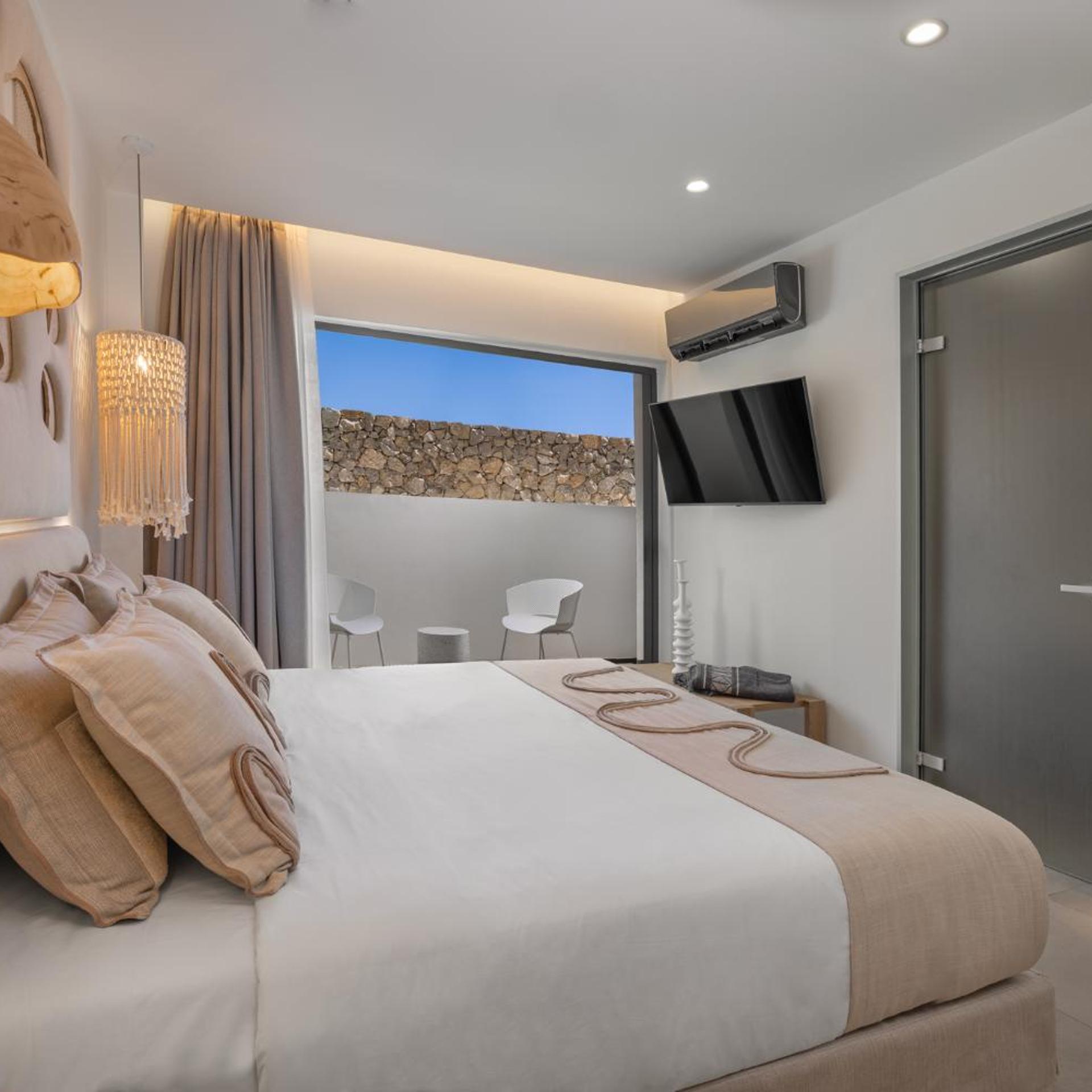 Deluxe, Double Bed, Direct Pool Access