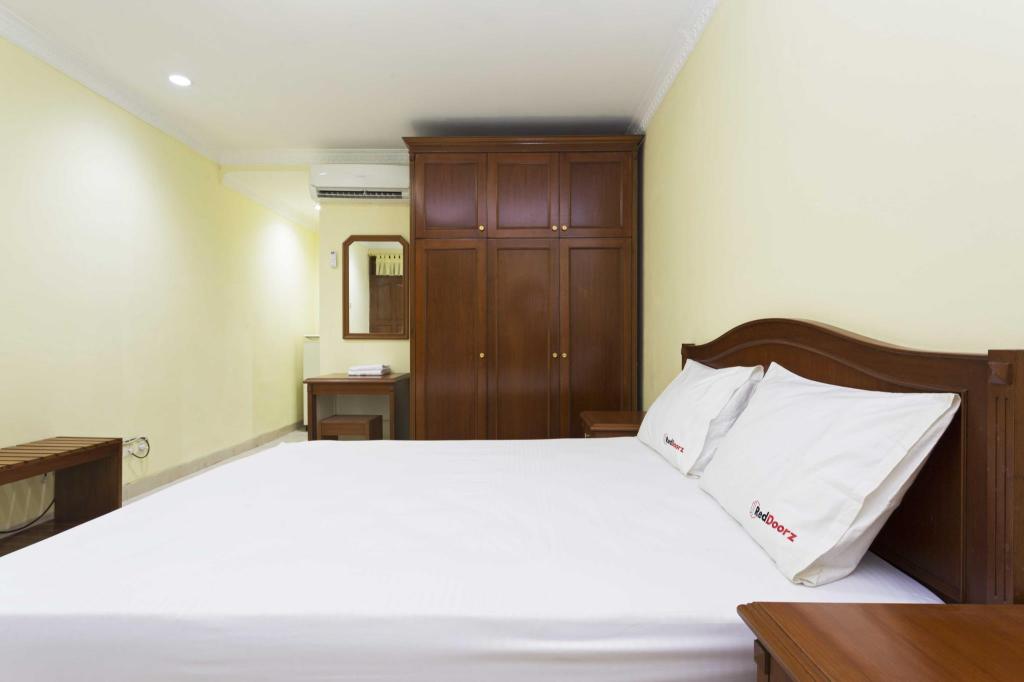 Reddoorz Plus Near Ciputra World Kuningan 2 22/50