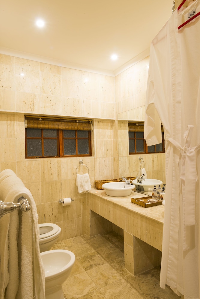 Five Burnham Guesthouse 18/21