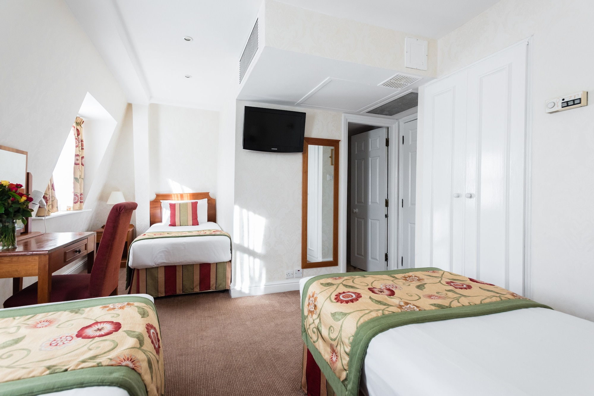 ROOM, TRIPLE