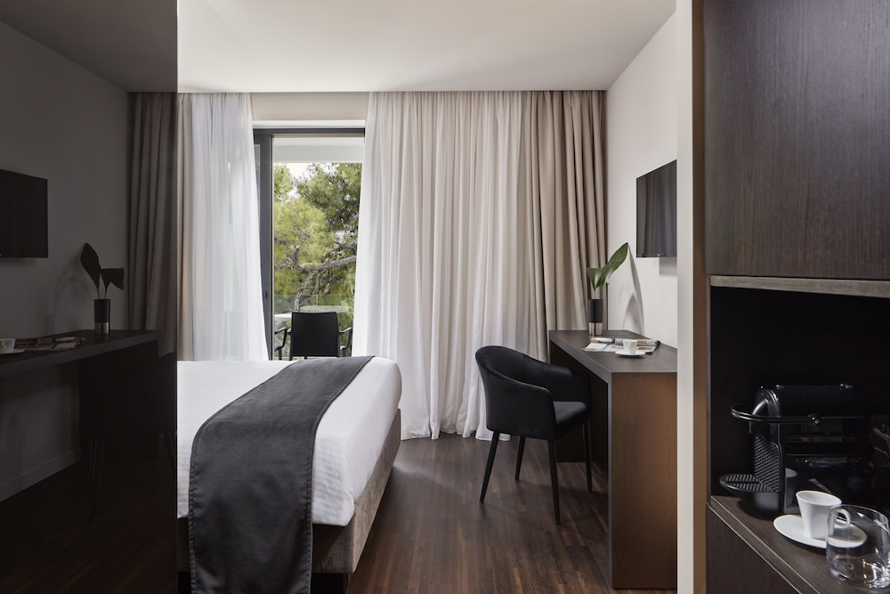 AZUR HOTEL 49/50